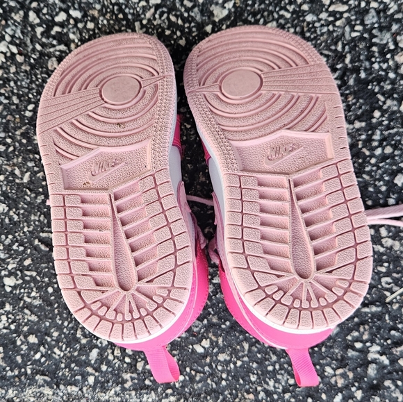Air Jordan 1 Retro Mid Medium Soft Pink Grade School Lifestyle Shoes - Picture 10 of 16